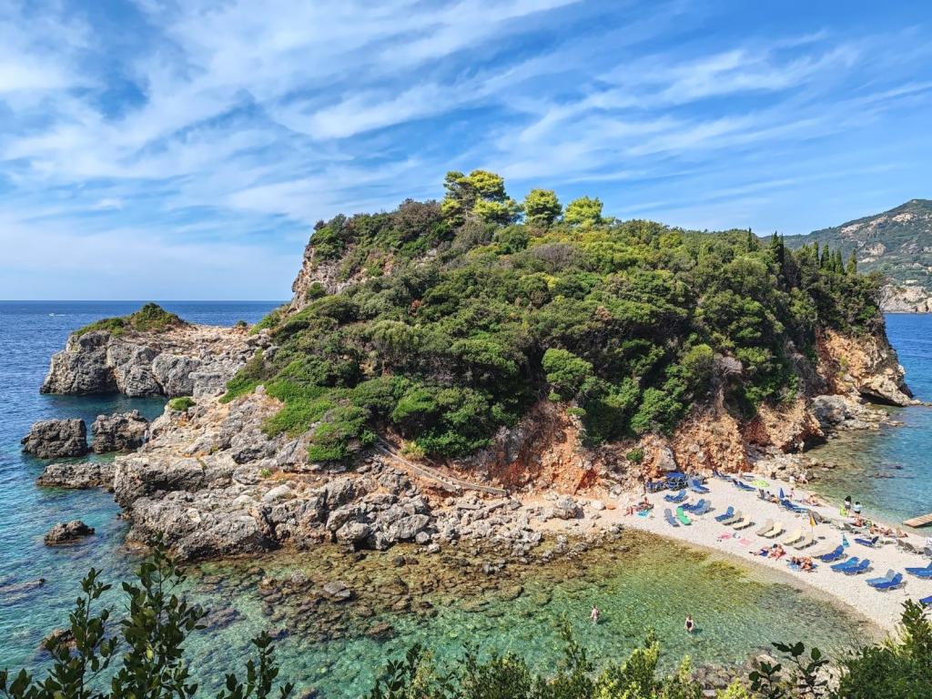 InTravel - Saaritunnelmaa Korfulla ja lemmikkivahtina Thessalonikissa Kreikassa Limni Beach, Korfu | Autolla Euroopassa: Korfu ja Thessaloniki Kreikassa | InTravel
