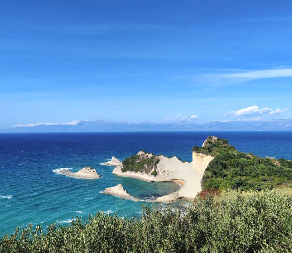 InTravel - Saaritunnelmaa Korfulla ja lemmikkivahtina Thessalonikissa Kreikassa Cape Drastis, Korfu | Autolla Euroopassa: Korfu ja Thessaloniki Kreikassa | InTravel