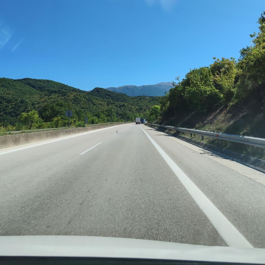 InTravel - Saaritunnelmaa Korfulla ja lemmikkivahtina Thessalonikissa Kreikassa Maisema matkalta kohti Thessalonikia | Autolla Euroopassa: Korfu ja Thessaloniki Kreikassa | InTravel
