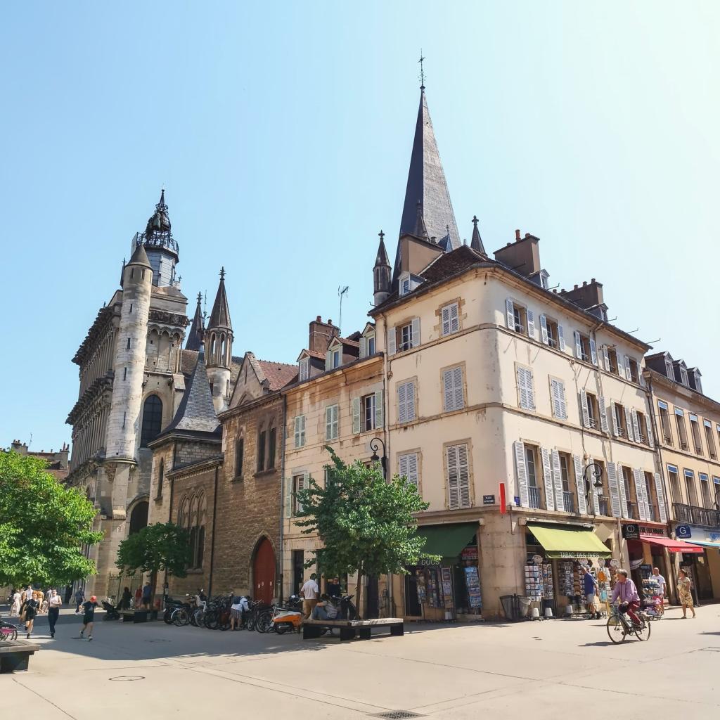 InTravel - Dijonin kautta Alsaceen ja halki Saksan kohti pohjoista View towards Notre-Dame Church in Dijon | Road trip halki Saksan ja Ranskan | InTravel