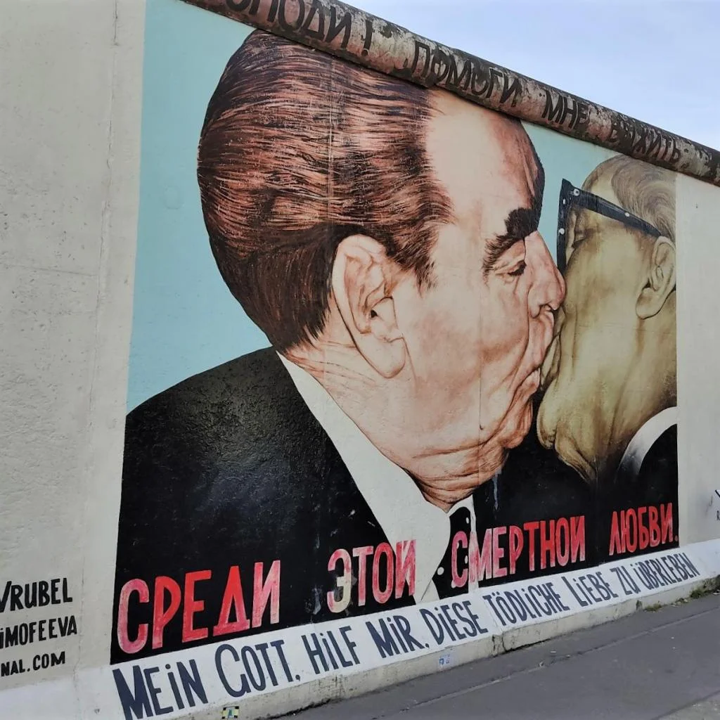 InTravel - Nähtävyyksiä, taidetta ja pienpanimoita Berliinissä East Side Gallery | Postikortteja Berliinistä | InTravel blogi