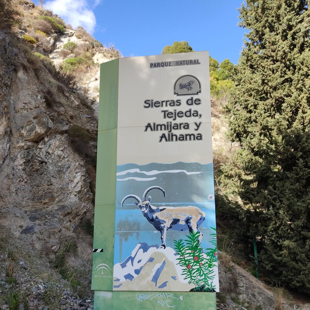 Sierras de Tejeda, Almijara y Alhaman luonnonpuiston kyltti