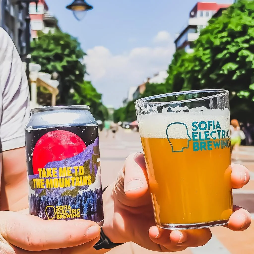 Sofia Electric Brewingin olut kuvattuna Vitosha Bulevardilla | Kesä Bulgarian Sofiassa InTravel