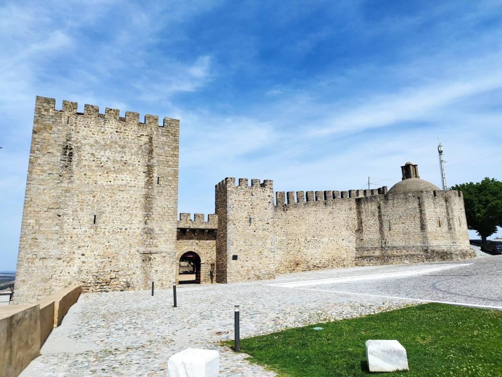 InTravel - Espanjasta Portugalin Elvasiin upean Córdoban kautta Elvasin linna | Road trip Espanjasta Portugaliin | InTravel