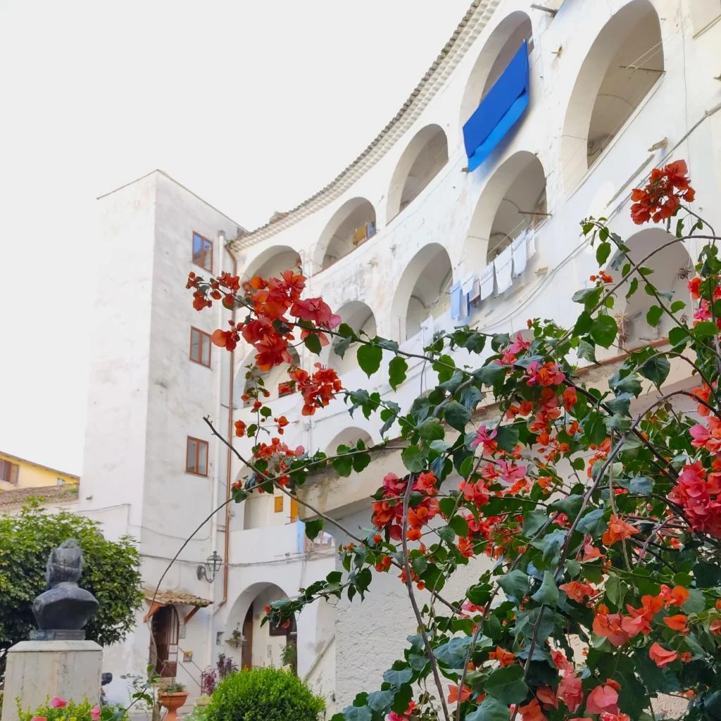 Roomalainen teatteri, muutettu asuinrakennukseksi | Formia | Italia | InTravel