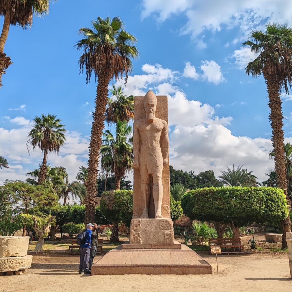 Ramses II:n patsas Memphisin ulkoilmamuseossa | Giza ja Kairo, Egypti | InTravel