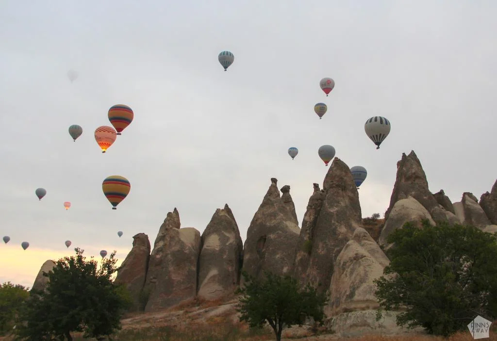 InTravel - Road trip Turkissa osa 3: Huikean upea Kappadokia Kuumailmapalloja Kappadokian kivitornejen yllä | Road trip Turkissa: Upea Kappadokia | InTravel blogi
