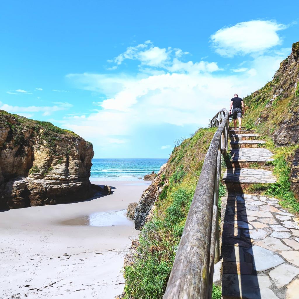 InTravel - Luoteis-Espanjan hurmaa rannikkomaisemilla, vehreydellä ja historiallisilla kaupungeilla Playa de las Catedrales, Galicia, Spain