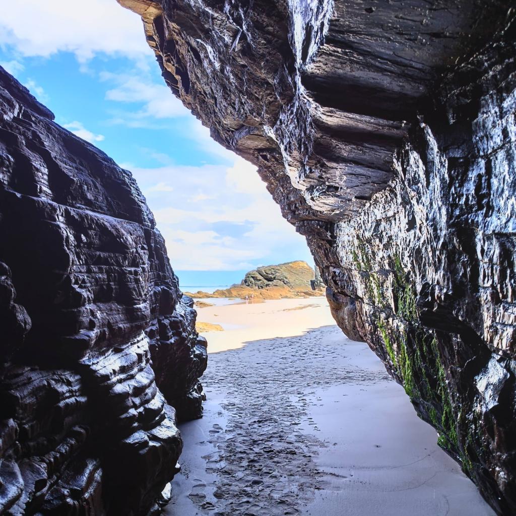 InTravel - Luoteis-Espanjan hurmaa rannikkomaisemilla, vehreydellä ja historiallisilla kaupungeilla Playa de las Catedrales, Galicia, Spain
