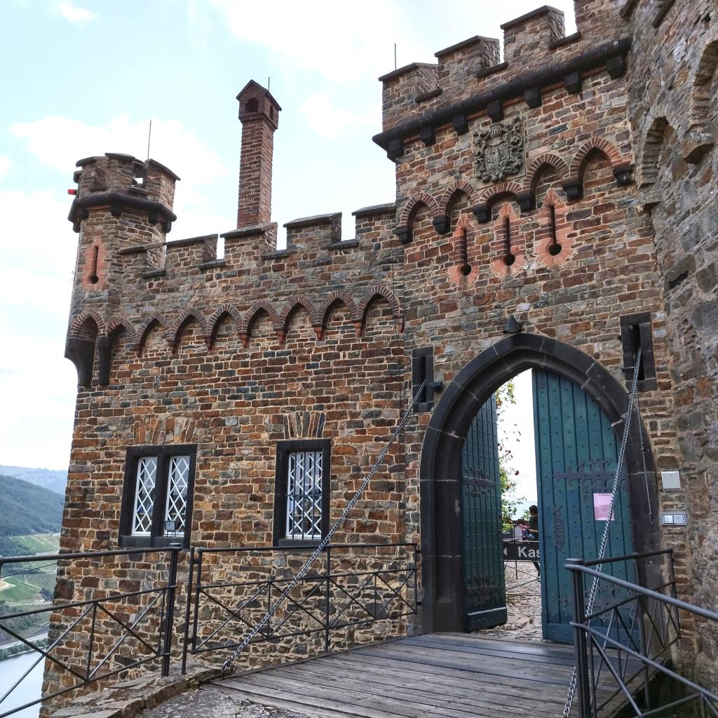 InTravel - Dijonin kautta Alsaceen ja halki Saksan kohti pohjoista Sooneck Castle, Germany | Road trip halki Saksan ja Ranskan | InTravel