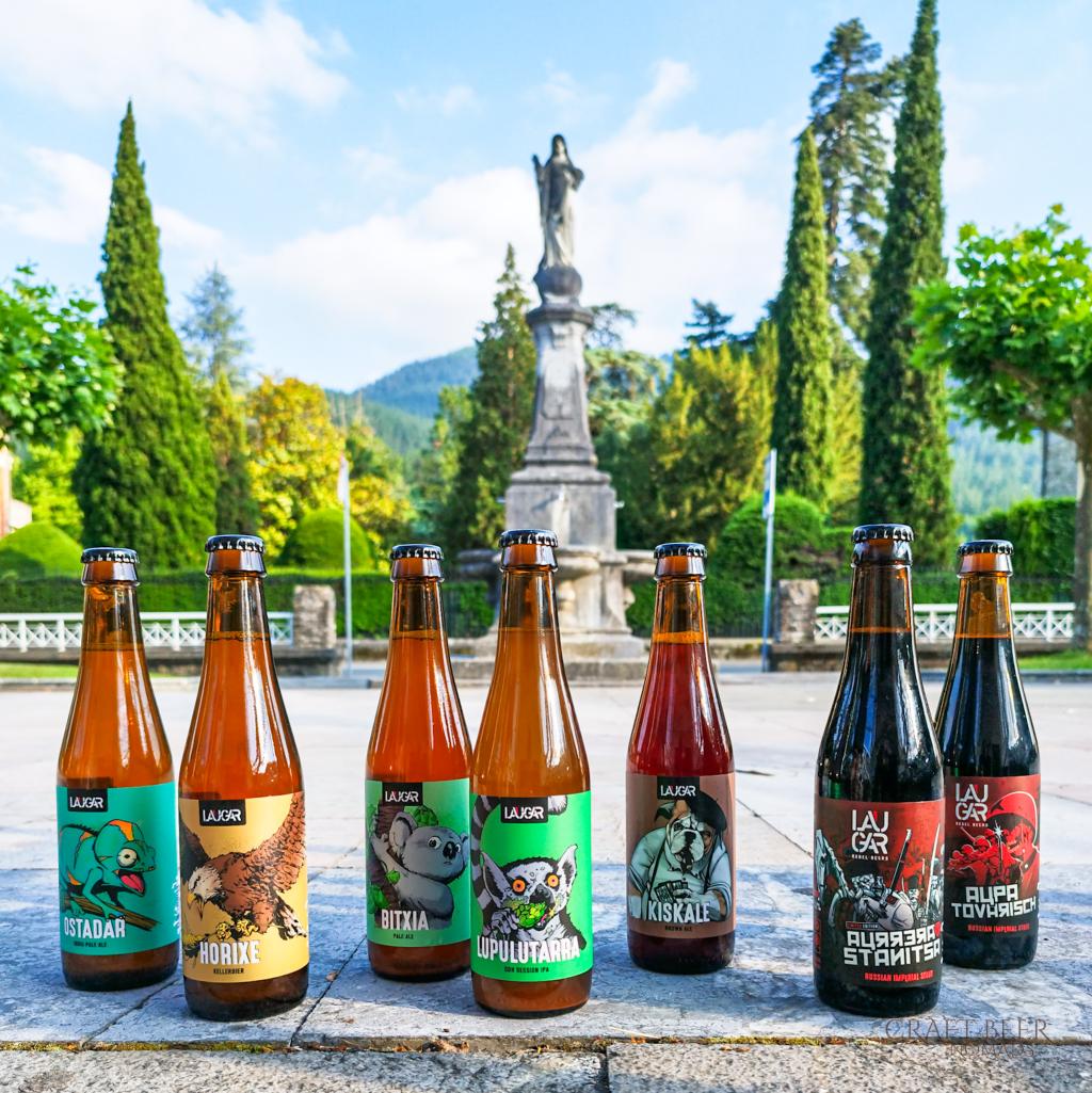 InTravel - Luoteis-Espanjan hurmaa rannikkomaisemilla, vehreydellä ja historiallisilla kaupungeilla Craft beer bottles by Laugar Brewery