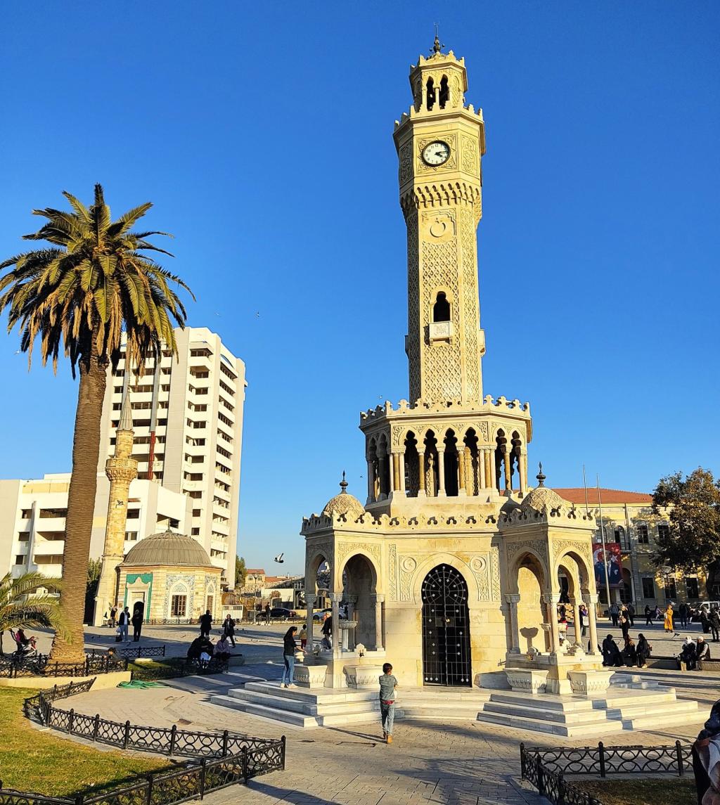 InTravel - Road trip Turkissa osa 5: Efesos, Izmir ja paluu Eurooppaan Izmirin kellotorni | Road trip Turkissa | InTravel