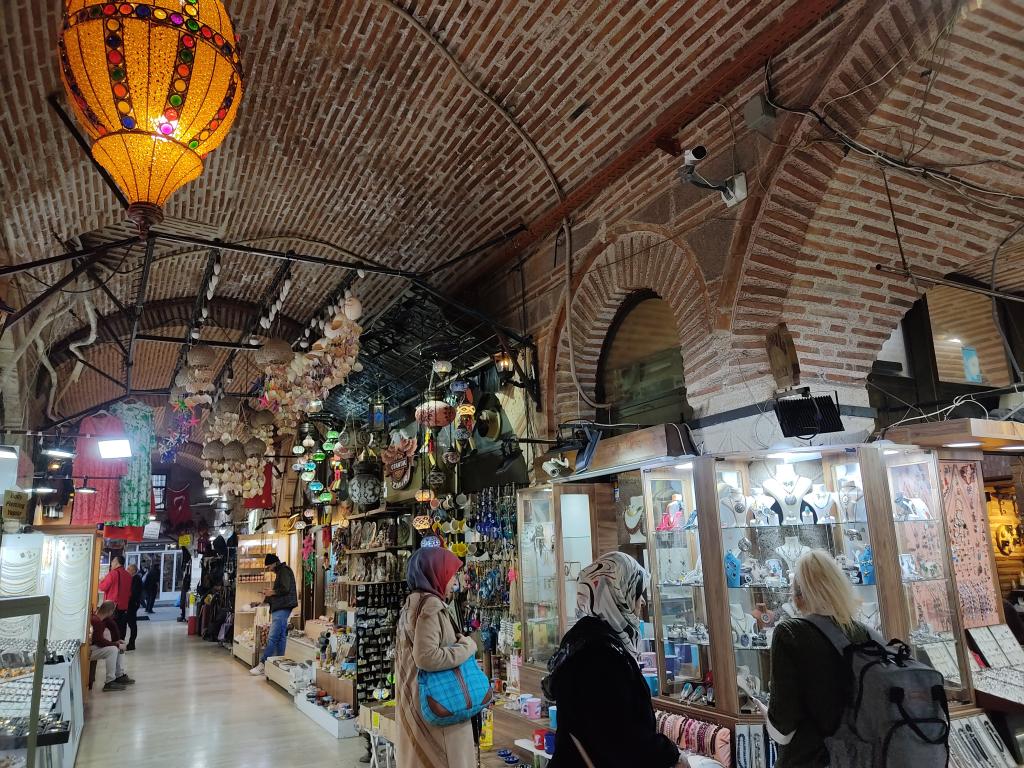 InTravel - Road trip Turkissa osa 5: Efesos, Izmir ja paluu Eurooppaan Izmirin basaareissa | Road trip Turkissa | InTravel
