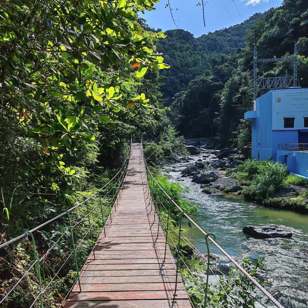 InTravel - Dominikaaninen tasavalta: Jarabacoan vesiputoukset ja Sosua Riippusilta Salto Jimenoa Dos vesiputoukselle | Dominikaaninen tasavalta: Jarabacoan vesiputoukset ja Sosua | InTravel blogi