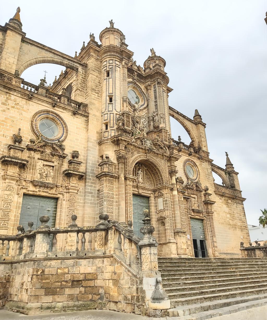 InTravel - Andalusian aarteita: Road trip valkoisissa kaupungeissa ja surffikylissä Jerez de la Fronteran katedraali | Andalusia, Espanja | InTravel