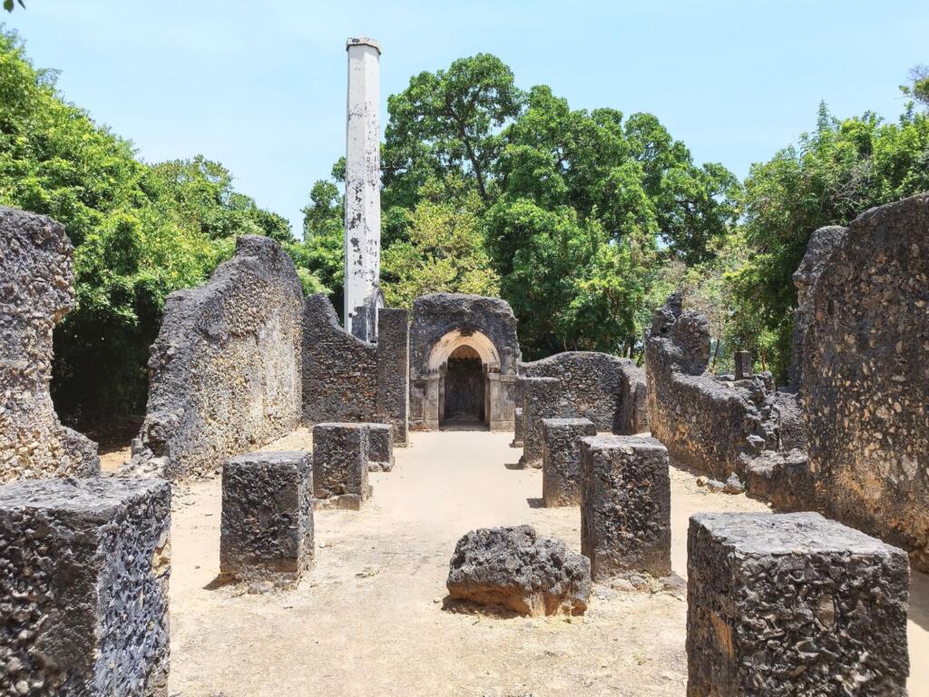 InTravel - Kilifi Kenian rannikolla ja Afrikka-yhteenveto Mnarani Ruins | Kilifi on rento biitsikohde Kenian rannikolla | InTravel