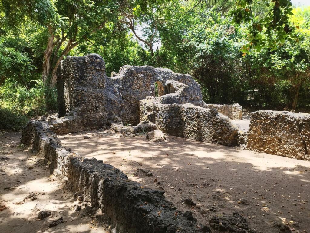 InTravel - Kilifi Kenian rannikolla ja Afrikka-yhteenveto Mnarani Ruins | Kilifi on rento biitsikohde Kenian rannikolla | InTravel
