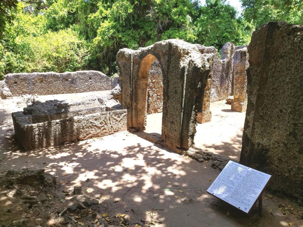 InTravel - Kilifi Kenian rannikolla ja Afrikka-yhteenveto Mnarani Ruins | Kilifi on rento biitsikohde Kenian rannikolla | InTravel