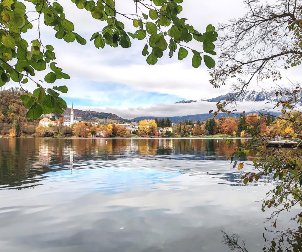 Syysmaisema Bled-järvellä, Sloveniassa | Syksyinen pakumatka halki Euroopan | InTravel