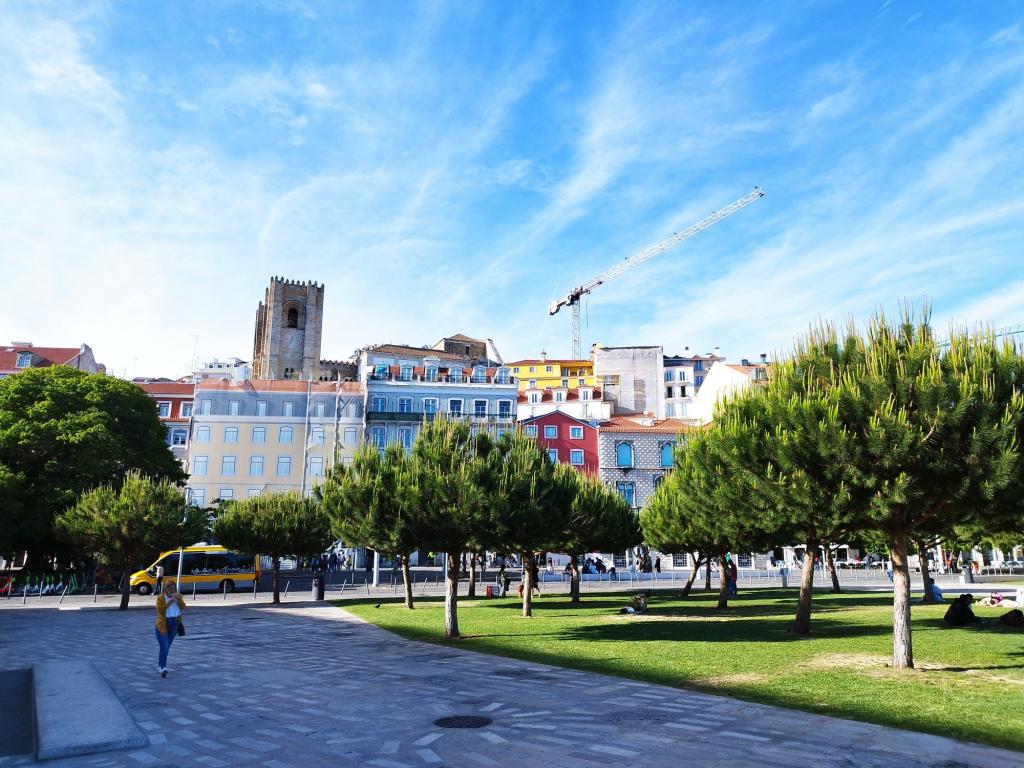 Maisema kohti Alfamaa Lissabonissa | Road trip Portugalissa: Rannikkomaisemia, Tomar ja Coimbra | InTravel