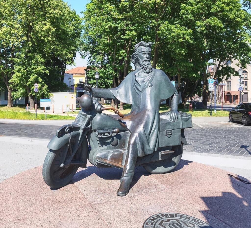M.S.C Memelland statue, Klaipeda, Liettua | Euroopan road trip: Halki Baltian rannikon kautta | InTravel blogi