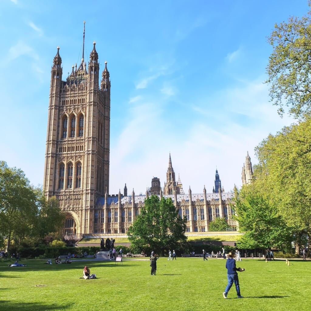 InTravel - Kevätreissu Lontooseen ja Nottinghamiin Westminsters Victoria Tower Gardensista kuvattuna | Kevätreissu Lontooseen ja Nottinghamiin | InTravel