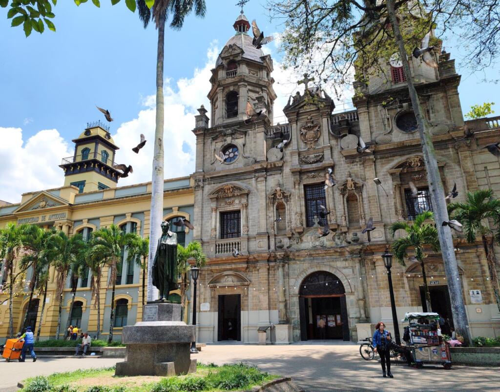 InTravel - Seikkailu Kolumbiassa vei suurkaupungeista rantakohteisiin Iglesia de San Ignacio, Medellin | Kolumbia | InTravel blogi