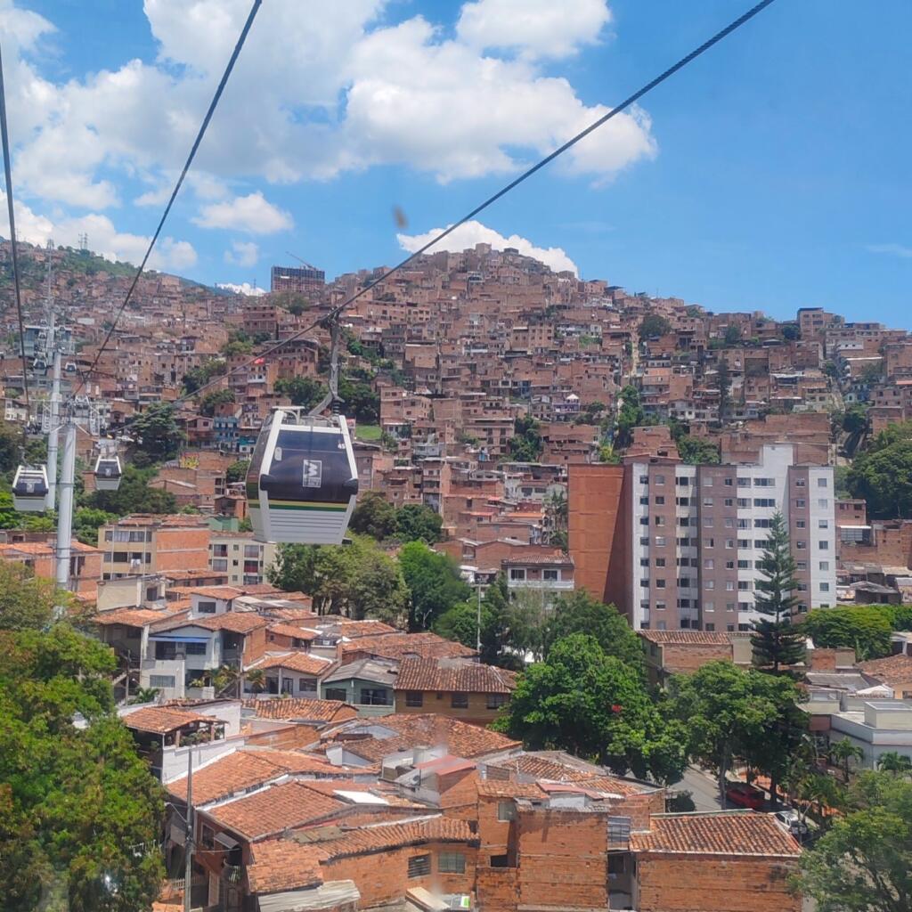 InTravel - Seikkailu Kolumbiassa vei suurkaupungeista rantakohteisiin Metro cable, Medellin | Kolumbia | InTravel blogi