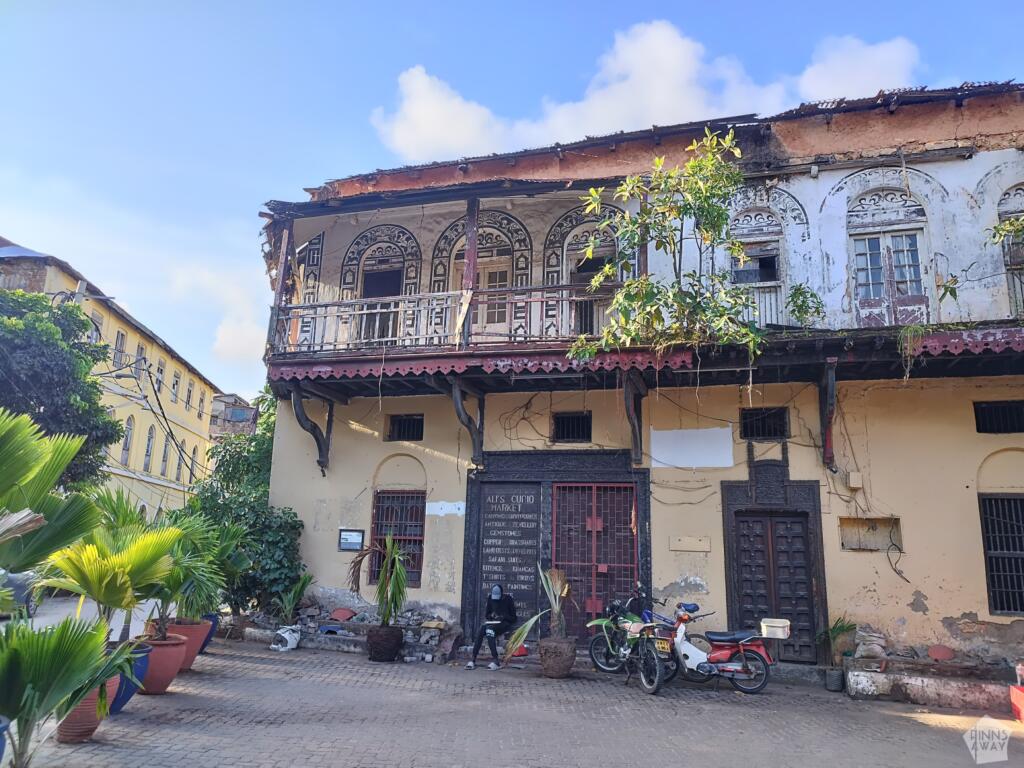 Ali's Curio Market, Mombasa | Postikortteja Mombasasta ja Diani Beachilta | InTravel