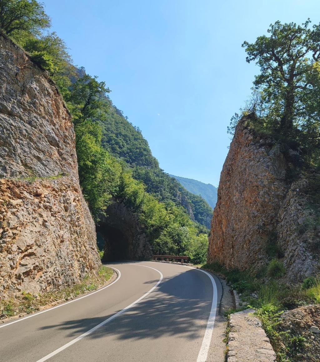 Piva-joen kanjonitie, Montenegro | Kesäturistina Suomessa ja road trip halki Itä-Euroopan | InTravel