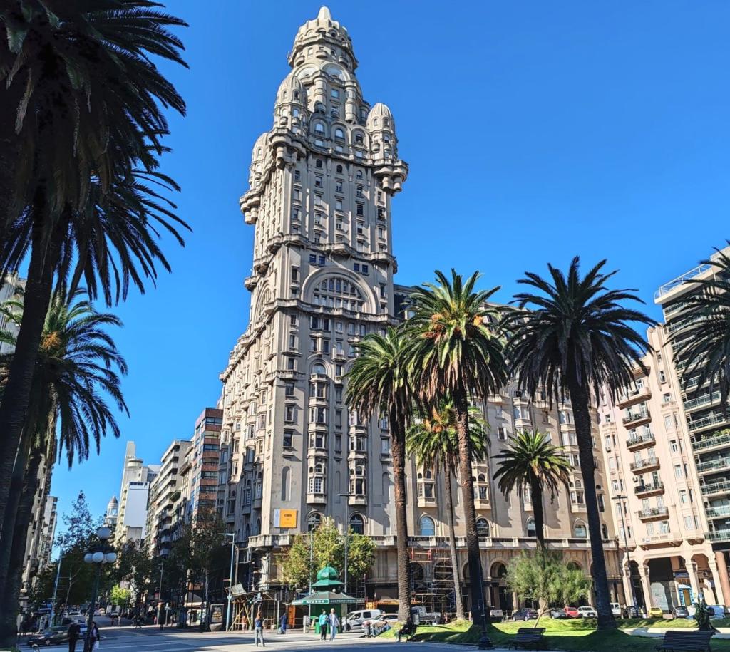 InTravel - Vuosikooste 2025 - Karibiaa, Lattareita, Eurooppaa ja Afrikkaa Palacio Salvo | Montevideo | Uruguay | InTravel blogi