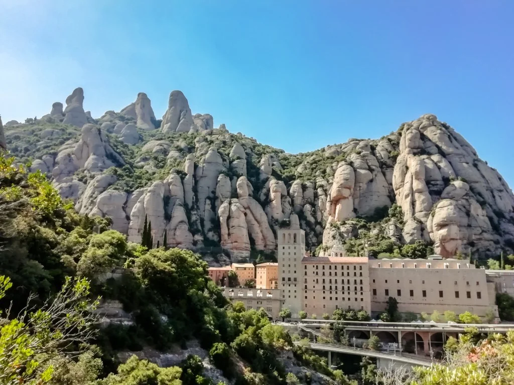 InTravel - Kesäkuu 2019 osa 2: Provencen kaupunkeja, Carcassonne ja Katalonia anta Maria de Montserrat luostari, Katalonia, Espanja | InTravel Blogi