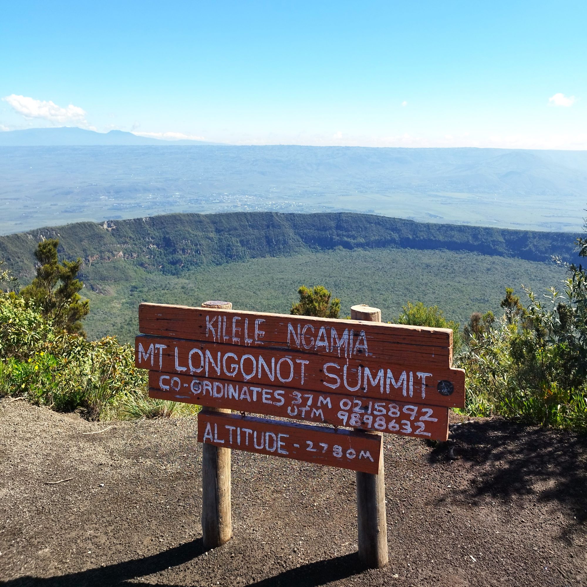 InTravel - Luontoseikkailuja Naivashassa Itä-Afrikan hautavajoamassa Summit of Mount Longonot, Naivasha, Kenya