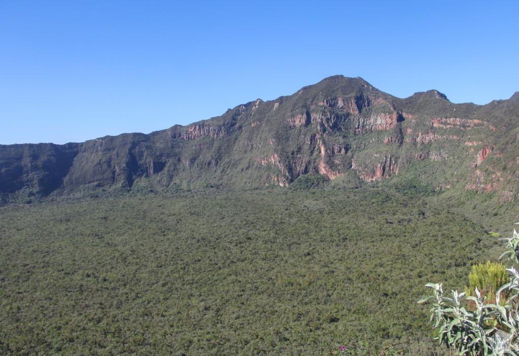 Maisema kraateriin ja tulivuoren korkeimpaan huippuun | Mount Longonot National Park | Naivasha, Kenia | InTravel