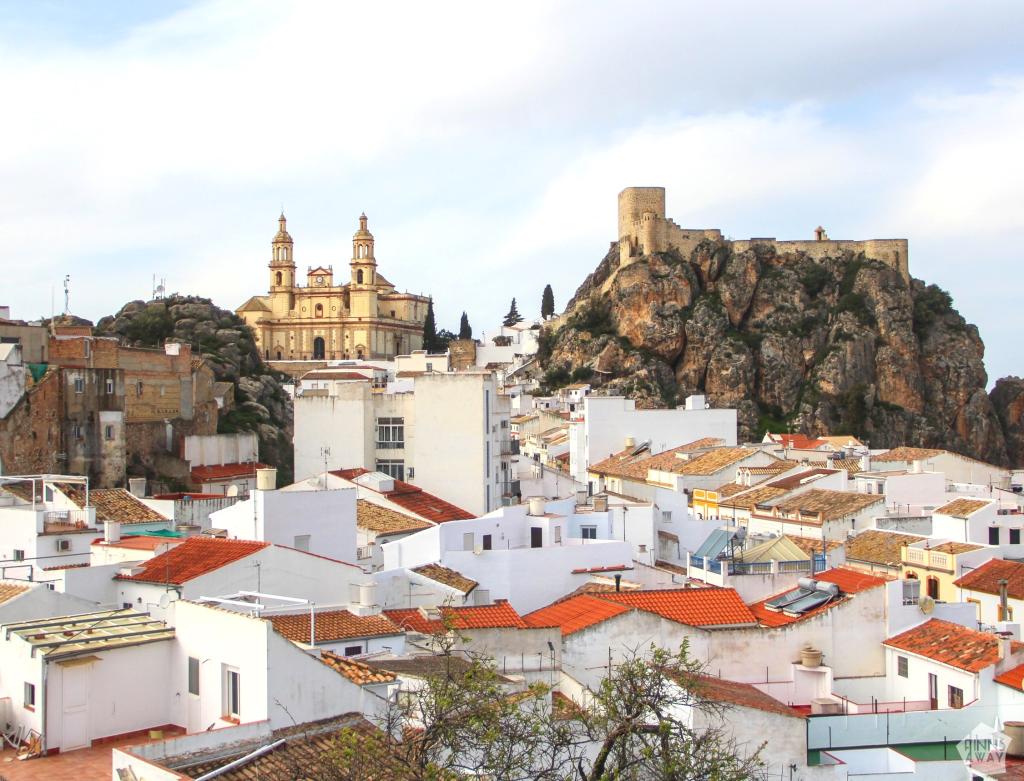InTravel - Andalusian aarteita: Road trip valkoisissa kaupungeissa ja surffikylissä Olveran linna ja kirkko | Andalusian valkoiset kylät, Espanja | InTravel