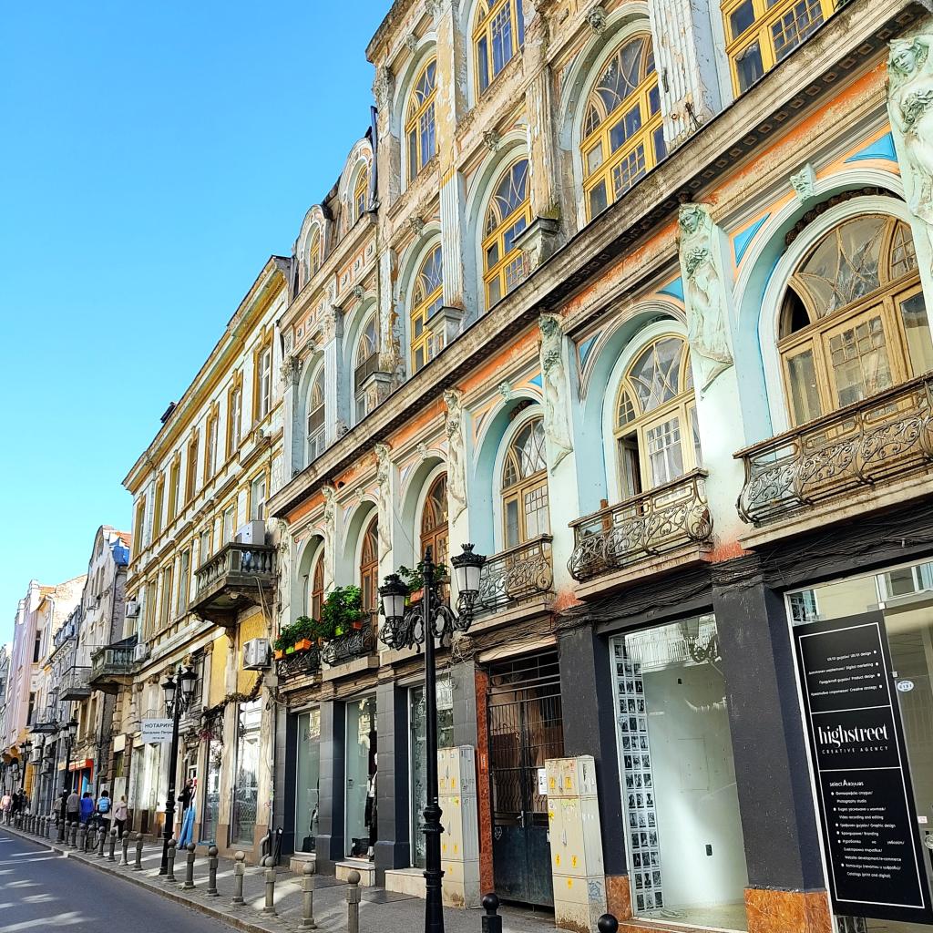 InTravel - Bulgarian helmiä; vuoristokylä Bansko ja historiallinen Plovdiv Streetview in Plovdiv | Plovdiv, Bulgaria | InTravel blogi