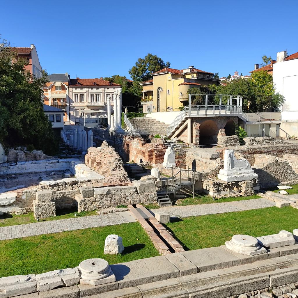 InTravel - Bulgarian helmiä; vuoristokylä Bansko ja historiallinen Plovdiv Roman Forum and Odeon | Plovdiv, Bulgaria | InTravel blogi