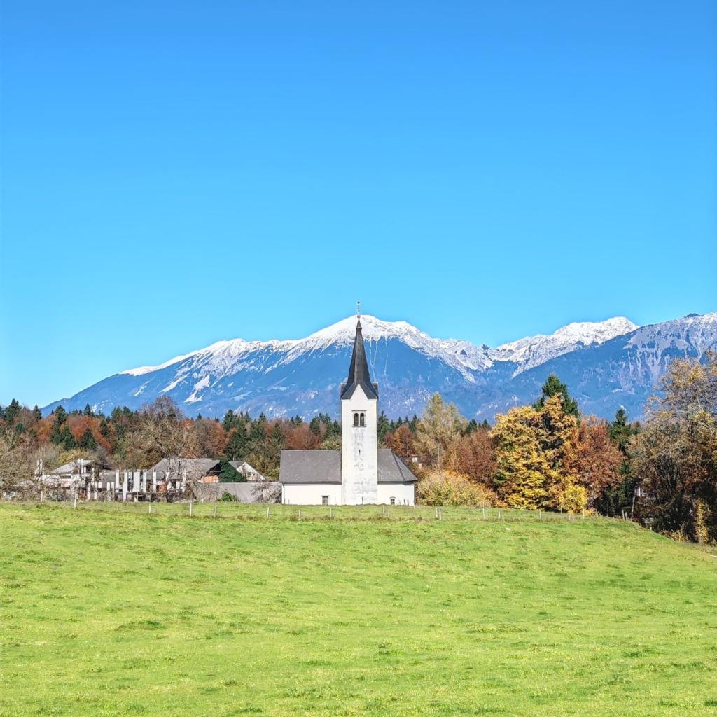 Syysmaisema Slovenian Podnartissa | Syksyinen pakumatka halki Euroopan | InTravel