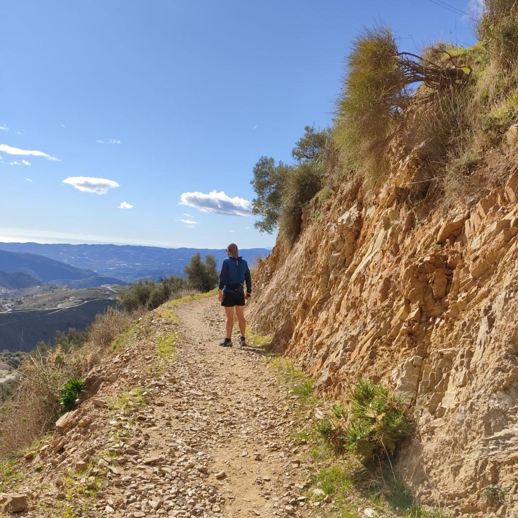 InTravel - Kevätkuulumisia ja alkuvuoden kootut reissutarinat Polkujuoksumaisema Andalusiassa | InTravel blogi