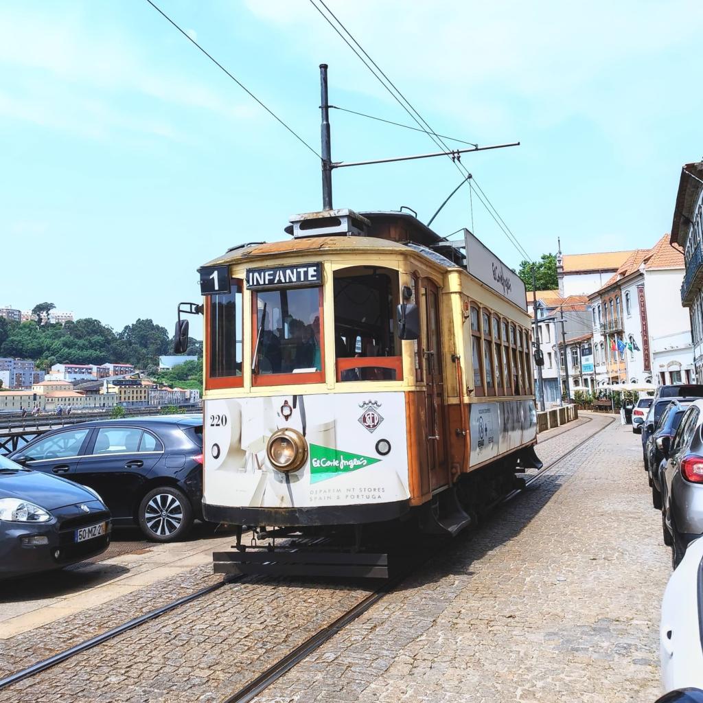 Tram 1 Porto | Road trip Portugalissa osa 2: Pohjois-Portugali | InTravel