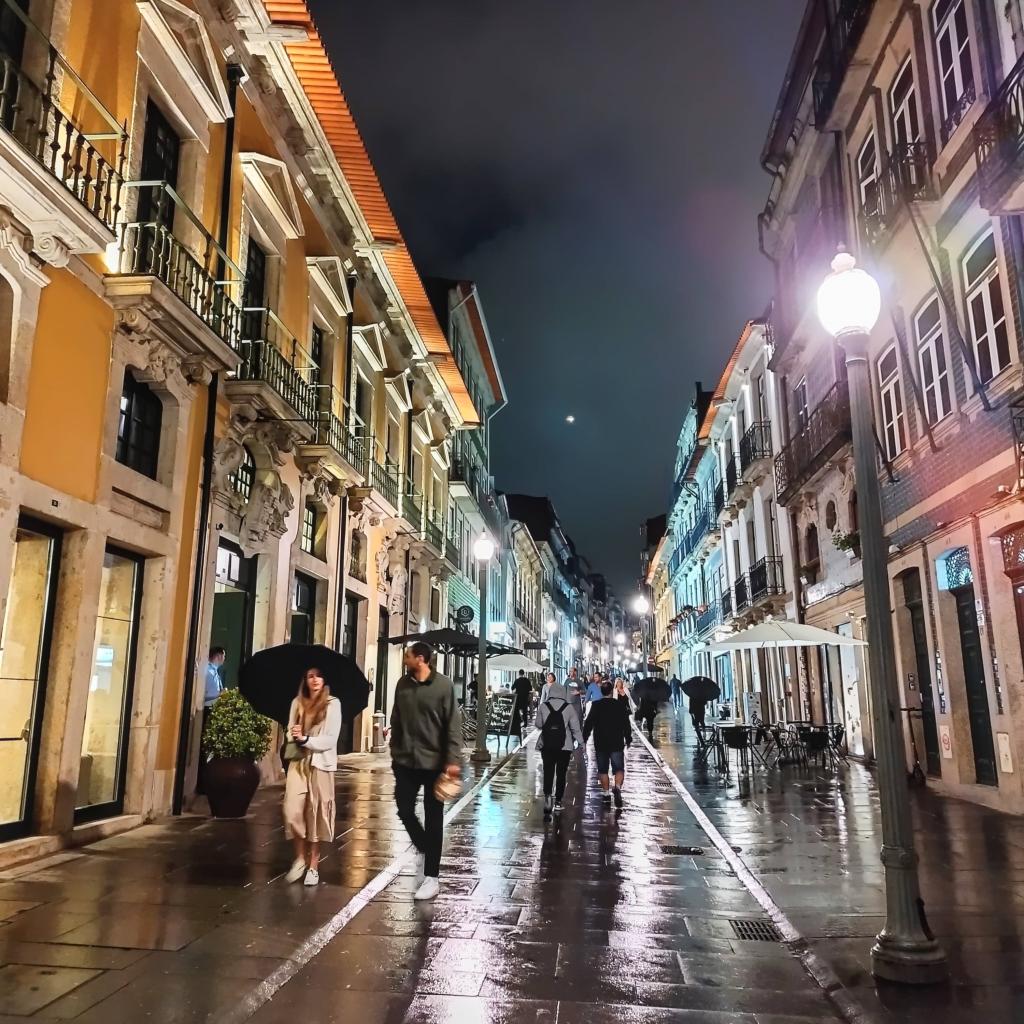 InTravel - Vuosikooste 2023 – seikkailuja Euroopassa ja Itä-Afrikassa Rainy Porto, streetview | Road trip Portugalissa osa 2: Pohjois-Portugali | InTravel