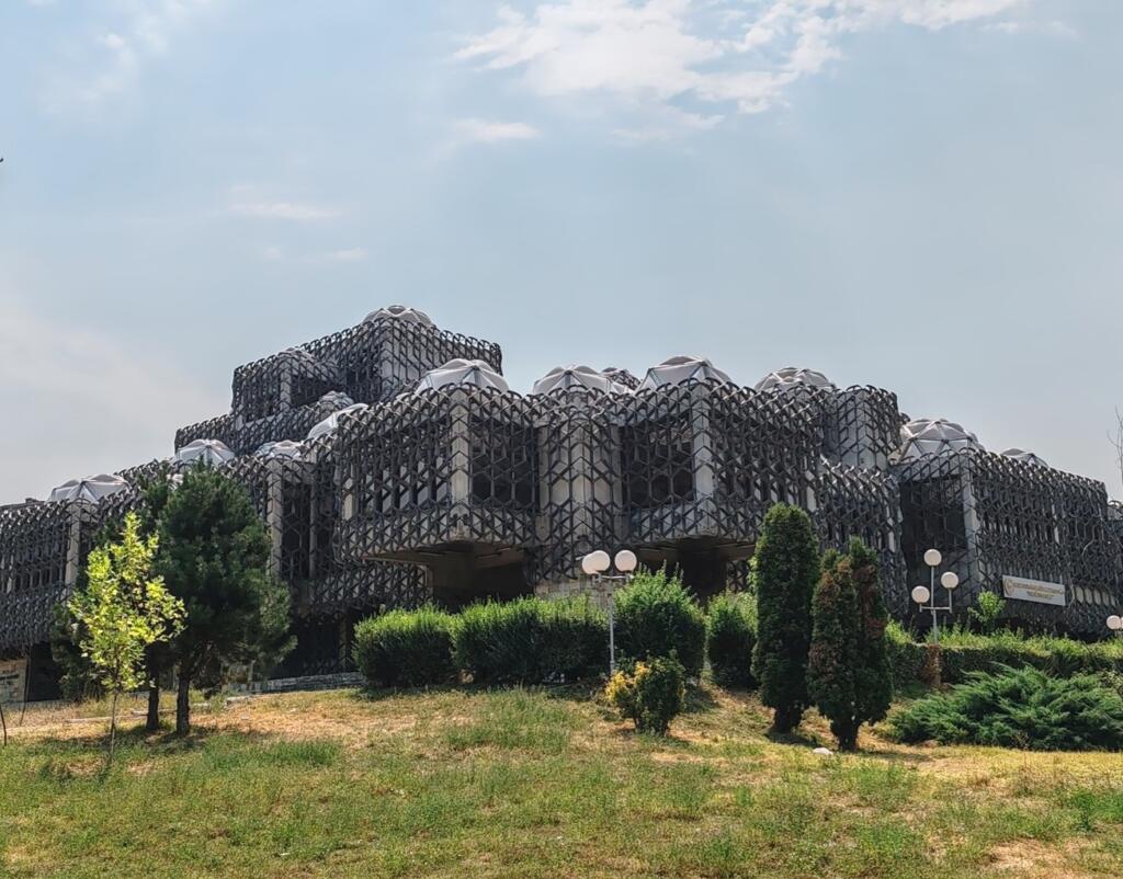The National University Library of Kosovo in Pristina | road trip Balkanin maissa | Autolla Balkanilla | InTravel