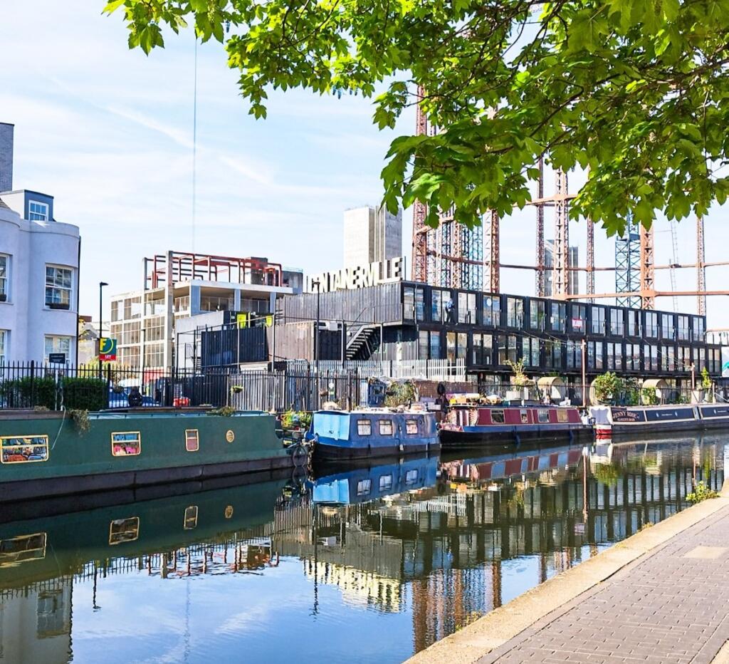 InTravel - Kevätreissu Lontooseen ja Nottinghamiin Regent's Canal ja narrow boar veneitä Hackneyssa | Kevätreissu Lontooseen ja Nottinghamiin | InTravel