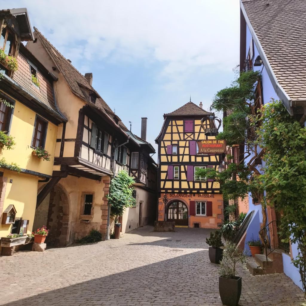 InTravel - Dijonin kautta Alsaceen ja halki Saksan kohti pohjoista Half-timbered houses in Riquewihr, Alsace, France | Road trip halki Saksan ja Ranskan | InTravel