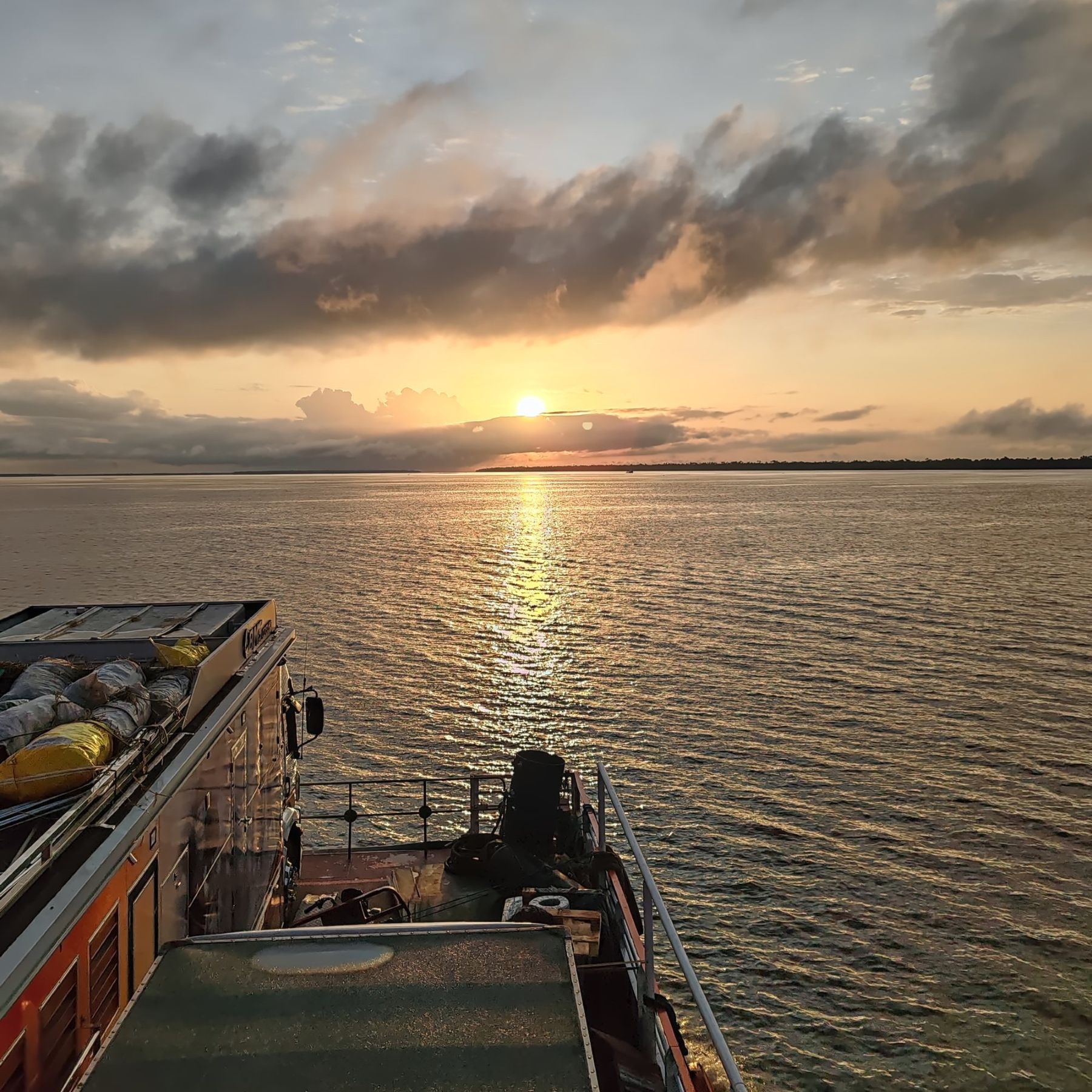 InTravel - Jokilaivaseikkailu Amazonilla Brasiliassa Manausista Belémiin Auringonnousu Amazonilla | Brasilia | Amazon jokilaivalla Manaus - Santarem - Belem | InTravel