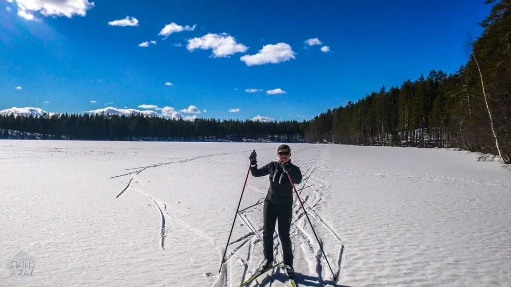 InTravel - Maaliskuu 2018: Lumiseen ja kylmään Suomeen Hiihtämässä järven jäällä Rokualla | InTravel blogi