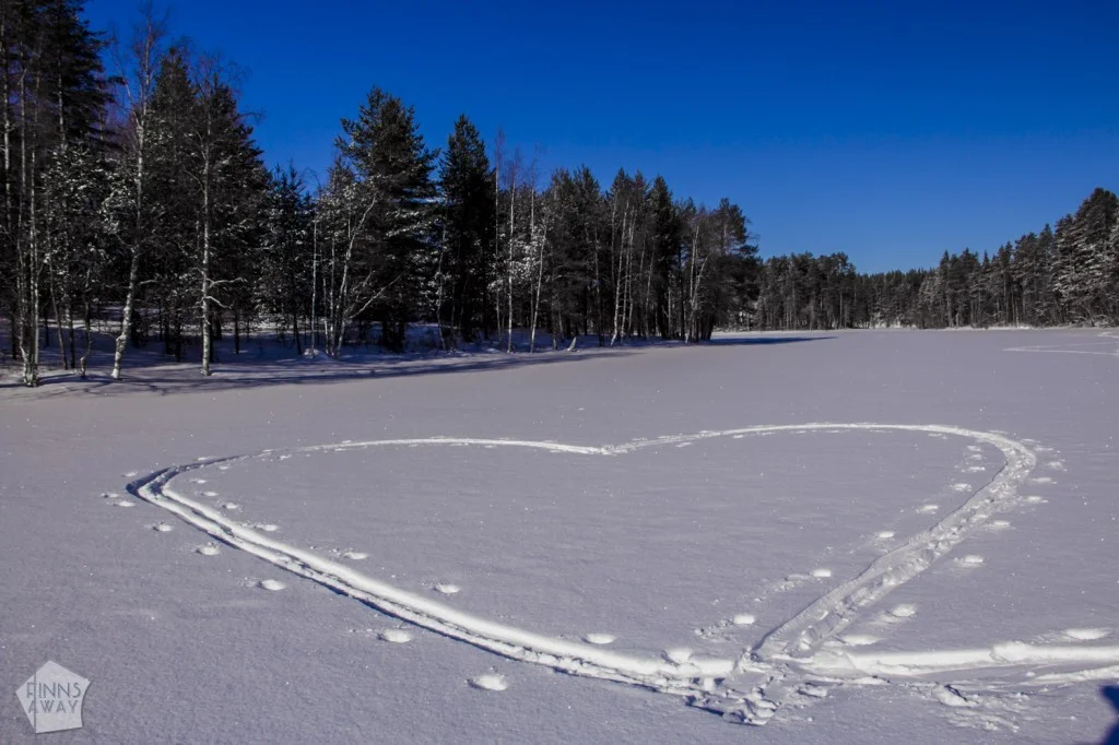 Liukulumikenkäilemässä Rokualla kevättalvella | InTravel Blogi
