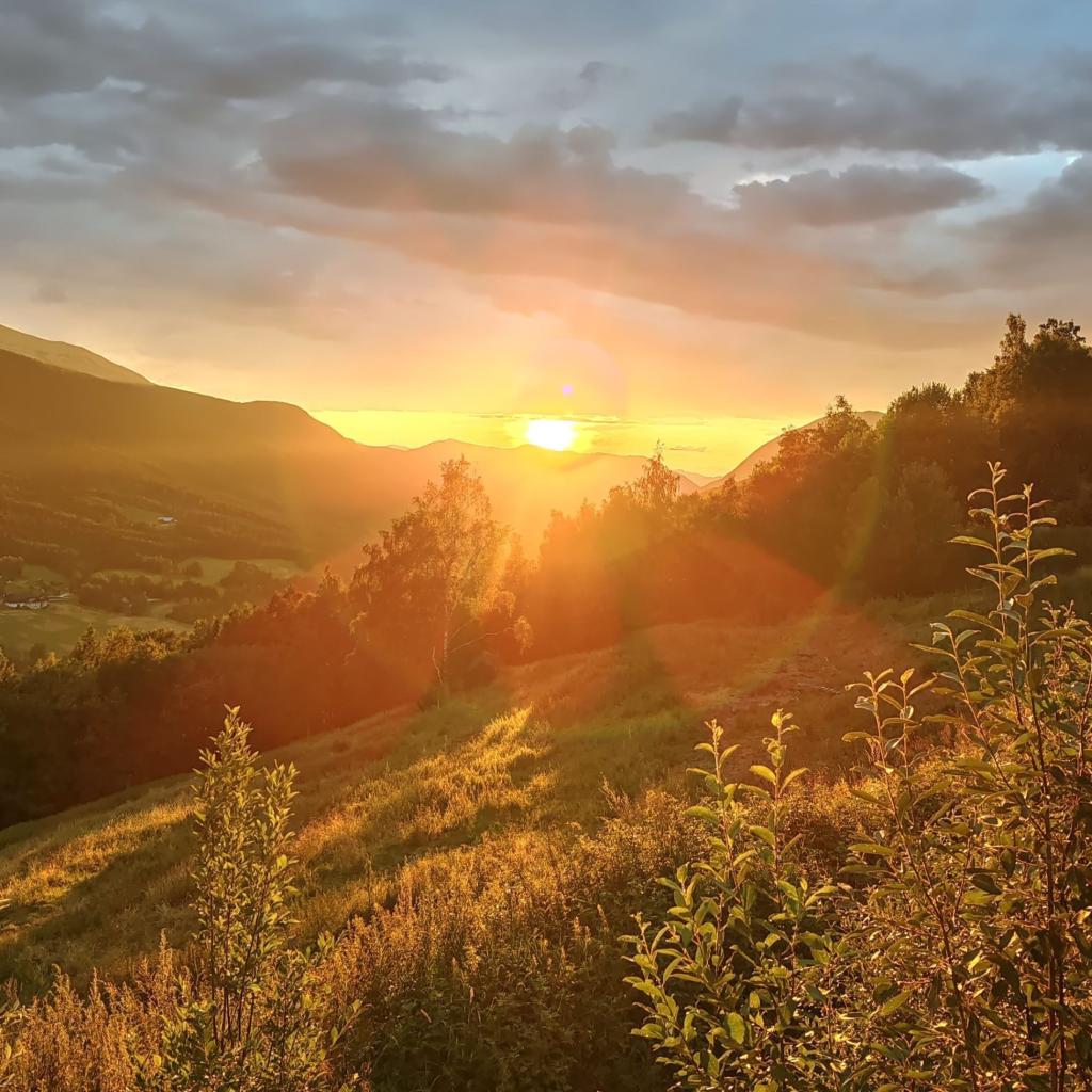 Aurinonlasku Rondanen maisemissa | Norja | Autolla Euroopassa: Ranskasta Suomeen Norjan kautta | InTravel