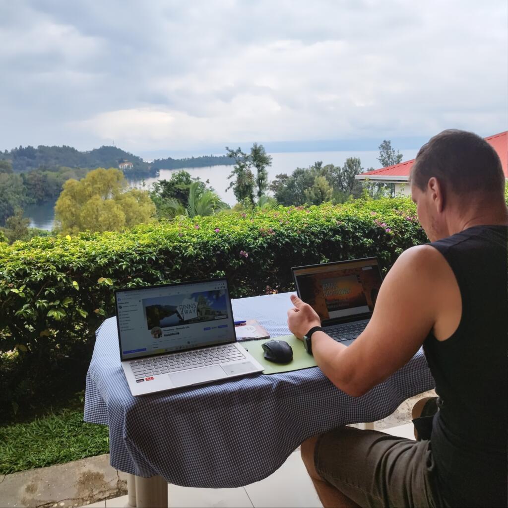 Diginomadin toimisto, Kivu-järvi | Matkamuistoja Ugandasta ja Ruandasta | InTravel blogi