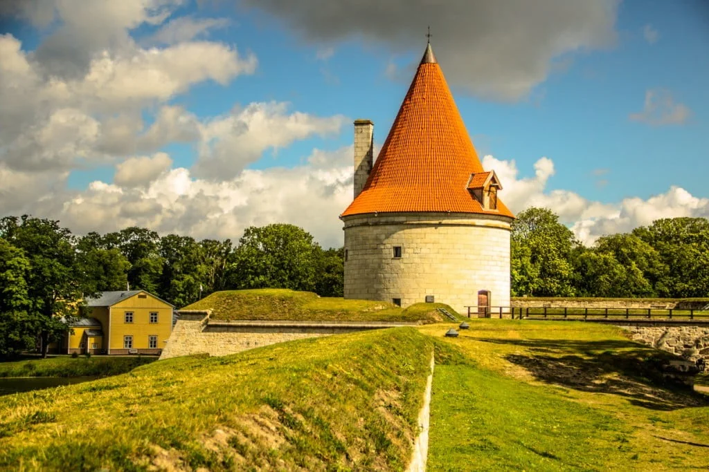 InTravel - Elokuu 2017: Baltian kautta Slovakiaan Kuressaaren linnoitus, Saarenmaa | Viro, Baltia | InTravel blogi